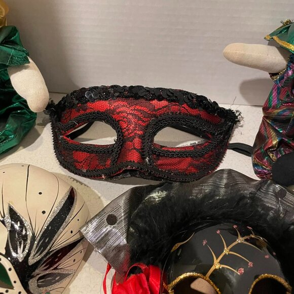 VTG Y2K Mardi Gras 6 PC Lot Masquerade Masks & Harlequin Pierrot Jester Dolls - Picture 8 of 14